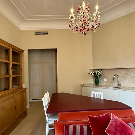 Elegante Con Terrazzo アパート